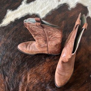Ariat cowboy/girl boots, like new!!